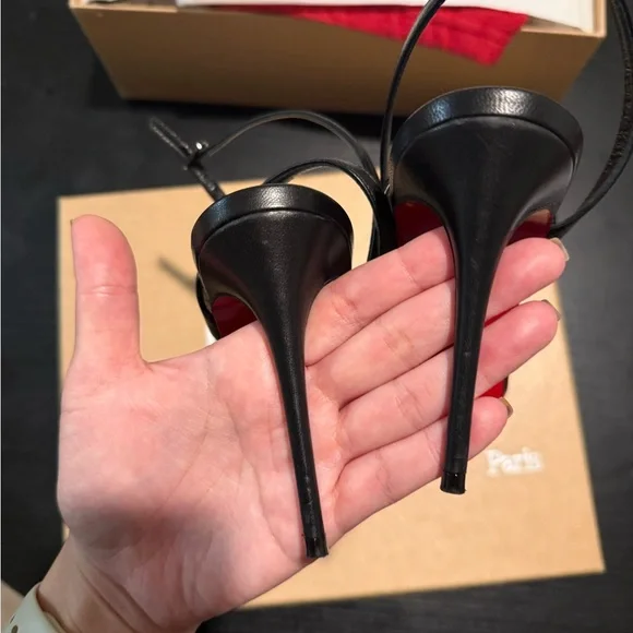 Christian Louboutin 100M Loubi Queen Sandal Nappa Leather - Picture 10 of 16